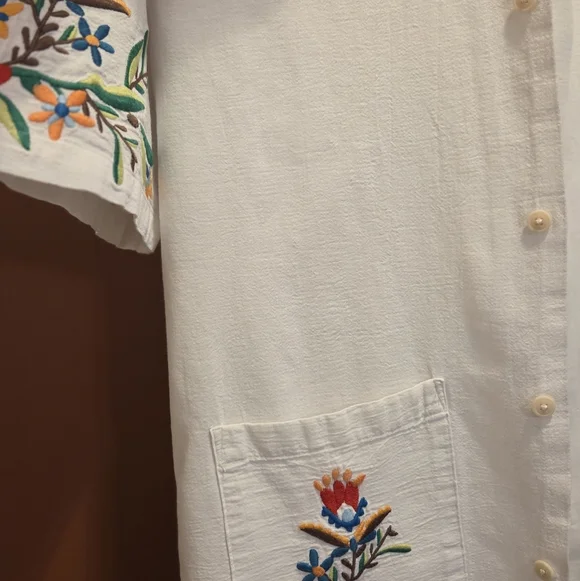 Zara White Short-Sleeve Shirt with Multicolor Floral Embroidery - Picture 5 of 6